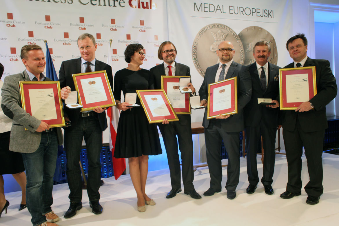 SŁAWOMIR JASTRZĘBOWSKI, NACZELNY "SUPER EXPRESS-U" OTRZYMAŁ MEDAL.