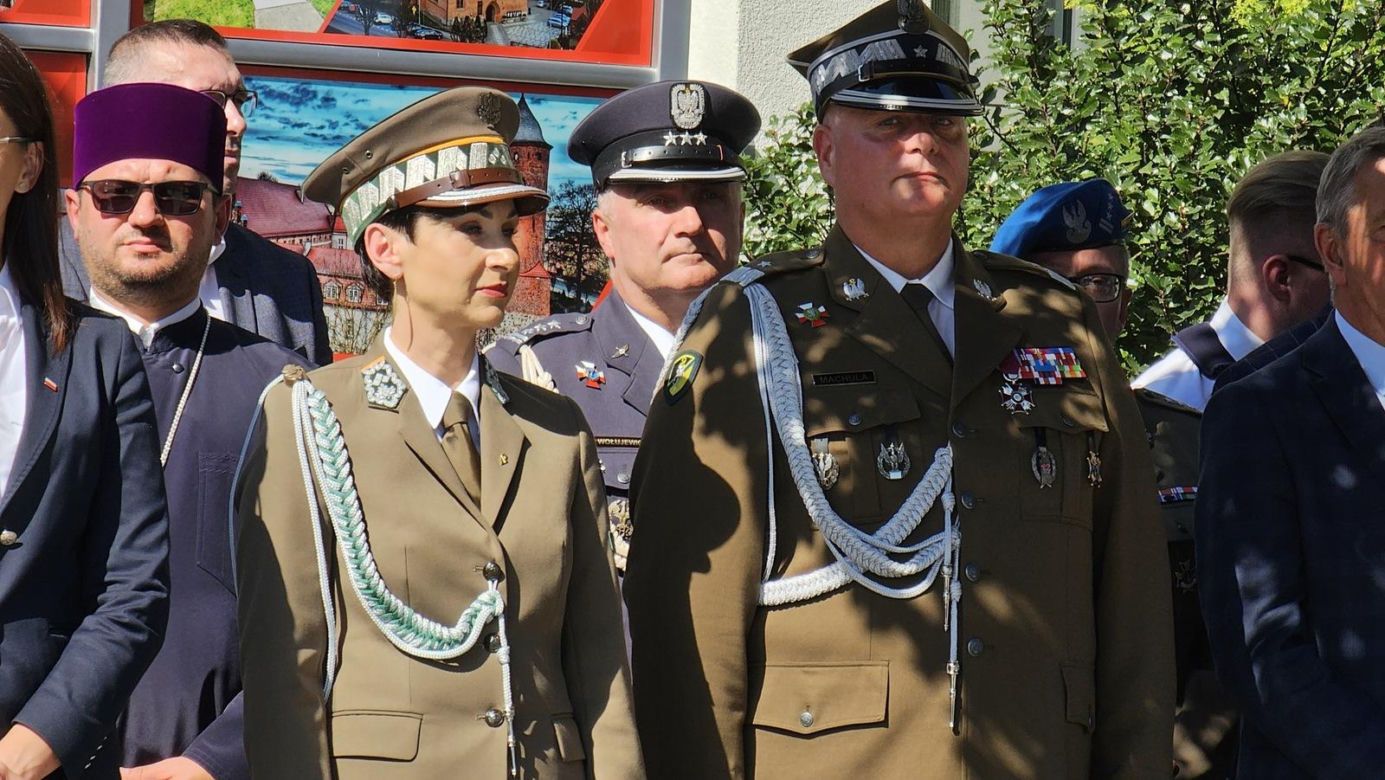 Nadanie sztandaru dla KPP w Świdwinie