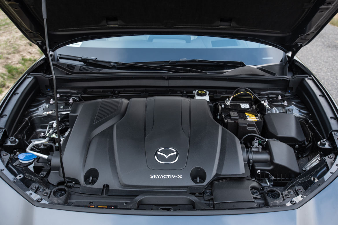 Toyota C-HR 2.0 Hybrid Dynamic Force 184 KM e-CVT vs Mazda CX-30 Skyactiv-X 180 KM 6MT AWD