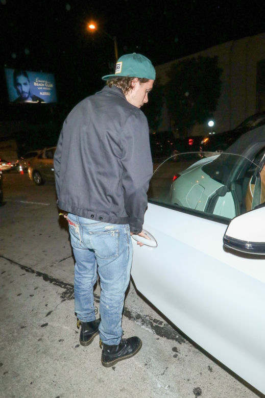 Brooklyn Beckham i Hana Cross