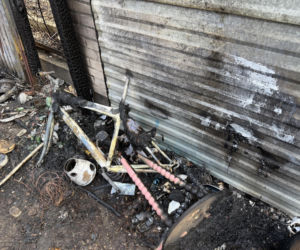 Dym nad centrum handlowym w Warszawie