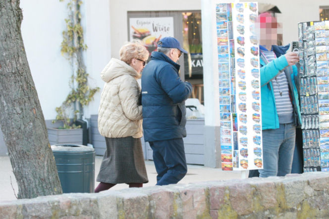 Stefan Friedmann z żoną na spacerze