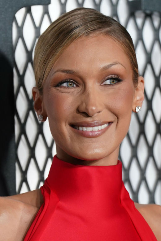 Modowy koszmar lat 90. wraca na ulice. Noszą go już Hailey Bieber i Bella Hadid