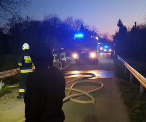 Sietesz. Auto po wypadku stanęło w ogniu