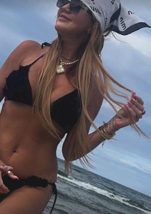 Kotońska podsumowuje wakacje w minibikini. Co za ciało!