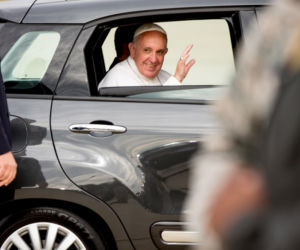 PAPIEŻ W STANACH JEŹDZI MALUCHEM