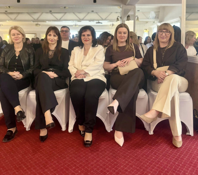 Zakończenie roku szkolnego maturzystów II LO w Starachowicach. Wyjątkowa uroczystość w obiektywie