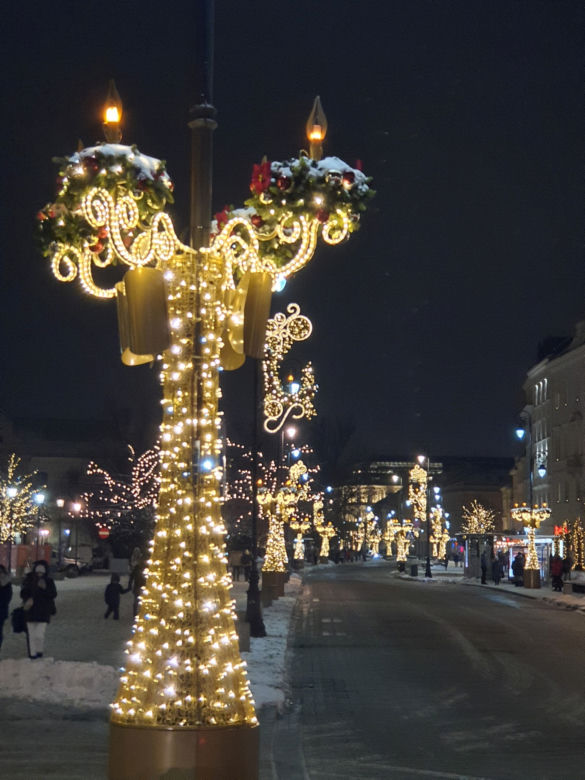 Warszawska iluminacja świąteczna. Magiczny spacer Traktem Królewskim