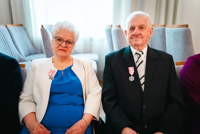 Złoty Gody par małżeńskich w Siedlcach - wręczenie pamiątkowych medali