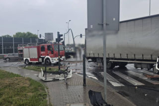 Kraksa osobówki z ciężarówką w Krakowie. Duże utrudnienia drogowe