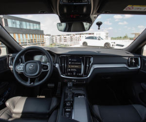 BMW 330i vs Volvo S60 T5