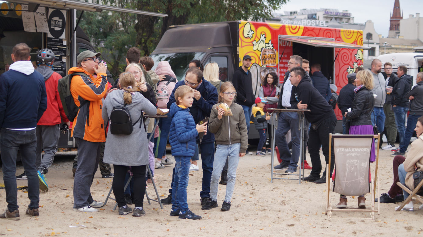 Festiwal Food Trucków 2021. Restauracje na kółkach zaparkowały na Wyspie Młyńskiej
