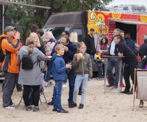 Festiwal Food Trucków 2021. Restauracje na kółkach zaparkowały na Wyspie Młyńskiej