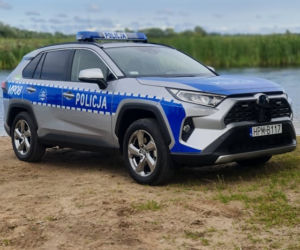 Policyjny radiowóz Toyota RAV4 Hybrid