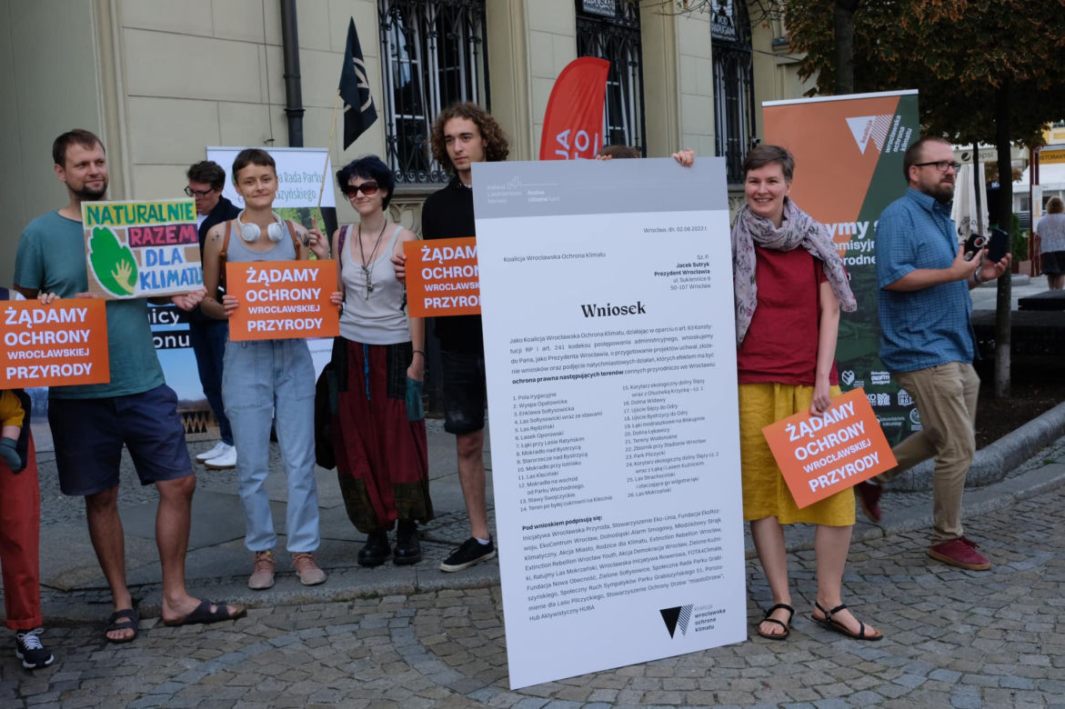 „Kochaj, nie rżnij”, „Chcemy bzykać w spokoju" czy „Chcemy mieć mokro”