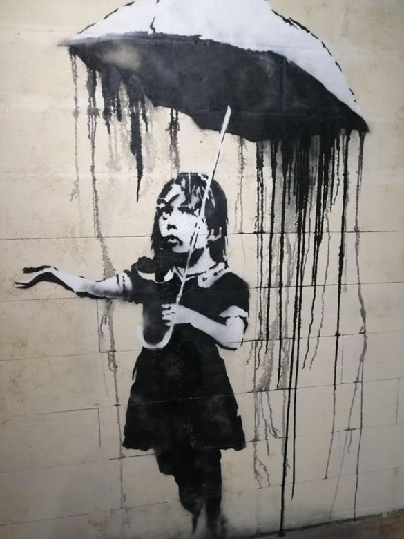 Ferie w Krakowie? Wystawę Banksy'ego, najbardziej tajemniczego artysty na świecie, koniecznie trzeba zobaczyć