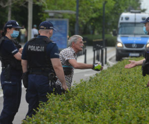 Leciała krew i kebaby. Starcie w centrum Warszawy przy furgonetce antyaborcyjnej 