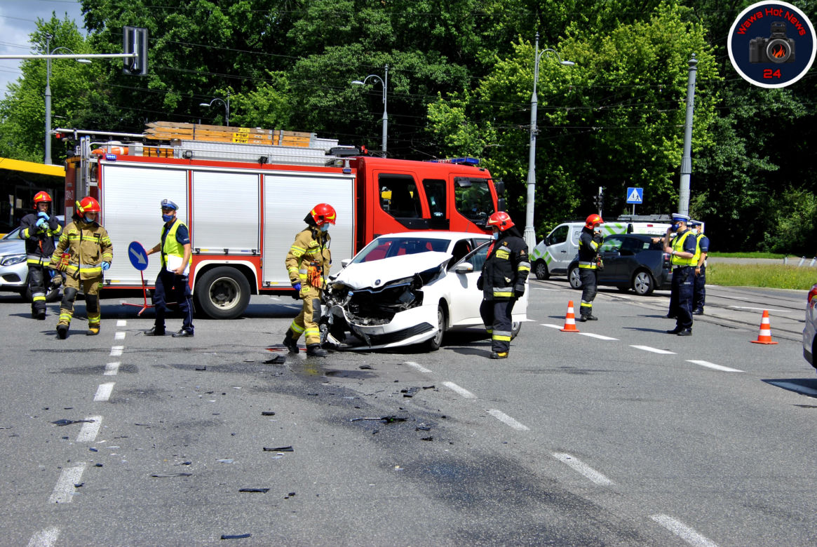 Wypadek na skrzyżowaniu ul. Królewskiej i ul. Marszałkowskiej