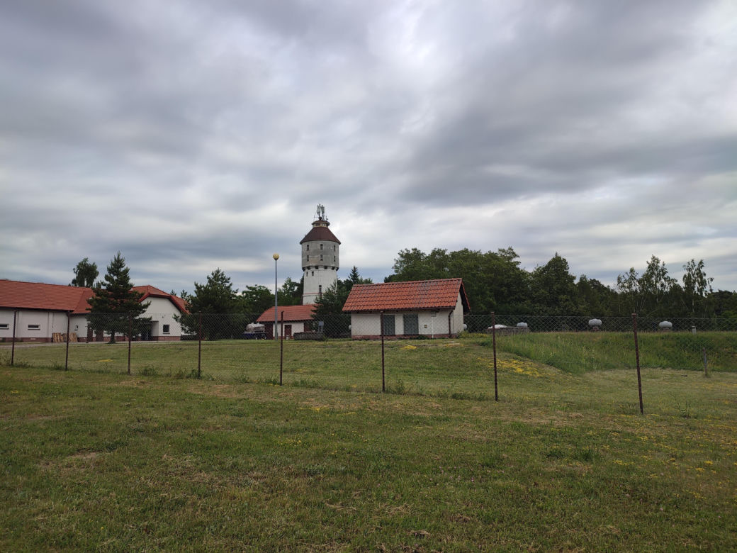 Prawie jak dom Muminków. Zabytkowa wieża na Mazurach zachwyca