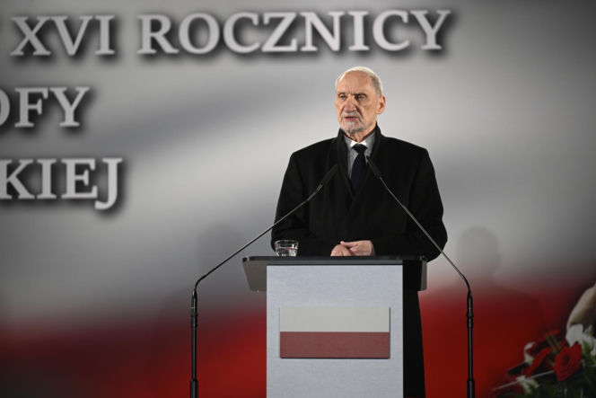 Rocznica katastrofy smoleńskiej. Tłumy ruszyły w Marszu Pamięci