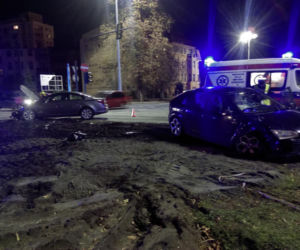 Wypadek na rondzie Grunwaldzkim w Bydgoszczy. Jedna osoba trafiła do szpitala! [ZDJĘCIA]
