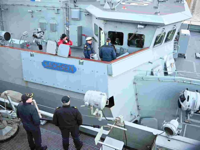 Manewry pk. "Arctic Dolphin 26"