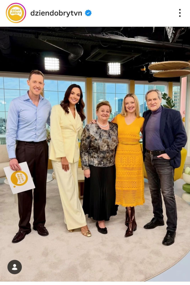 Garnitur Pauliny Krupińskiej to idealna propozycja na komunię. Elegancki i w jednym z najmodniejszych odcieni tej wiosny