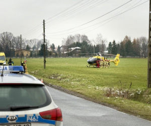 18-letni kierowca bmw walczy o życie po zderzeniu z autobusem. Do szpitala zabrał go śmigłowiec LPR
