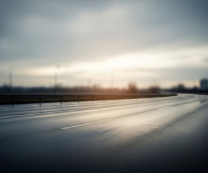 Tragiczny wypadek na krajowej 50. Co kryło się za łukiem drogi?