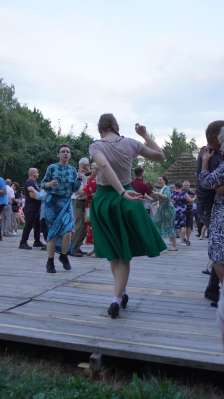 „Tańcowali” na parkiecie w Muzeum Wsi Lubelskiej aż miło było patrzeć! FOTORELACJA z sobotniej potańcówki