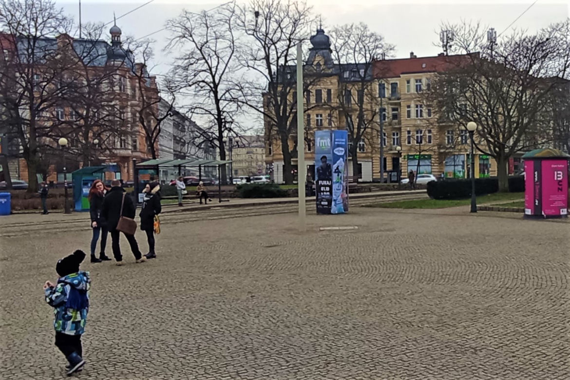 Nieestetyczny słup stanął na środku placu Grunwaldzkiego