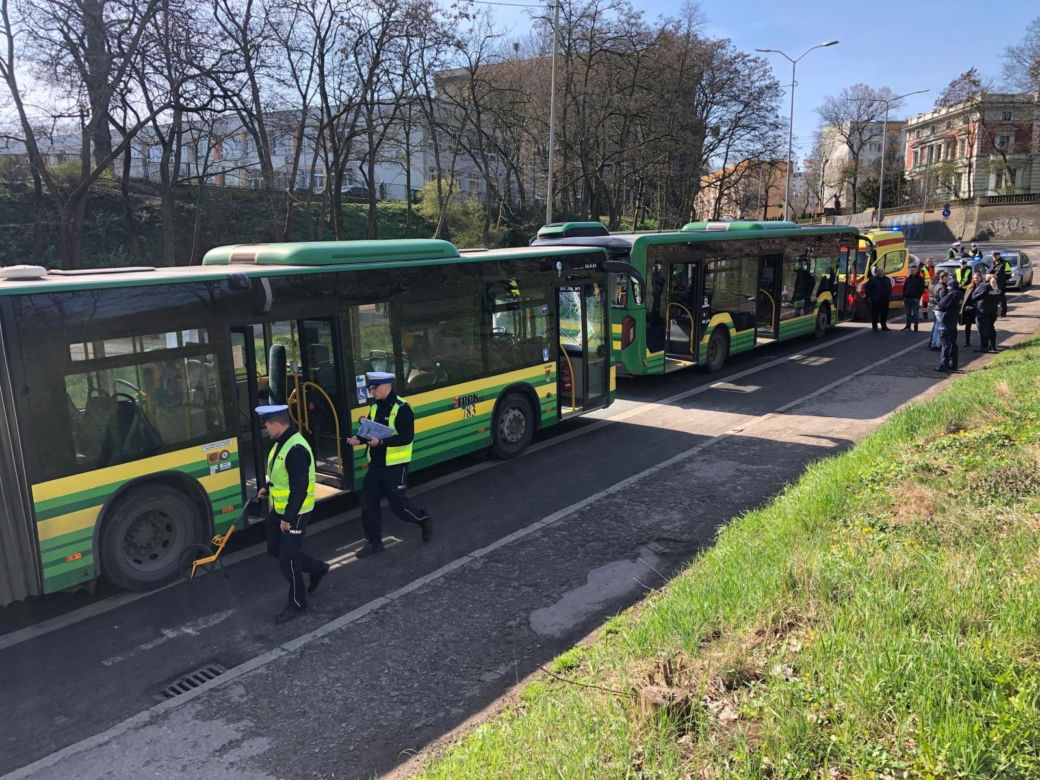Straszny wypadek autobusów w Szczecinie. Kilkunastu poszkodowanych, w tym 7 dzieci