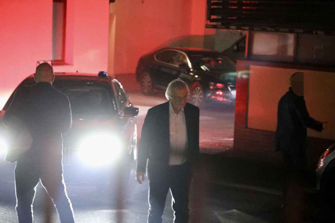 Narada PiS na Nowogrodzkiej. Długie rozmowy po spotkaniu z prezydentem Dudą