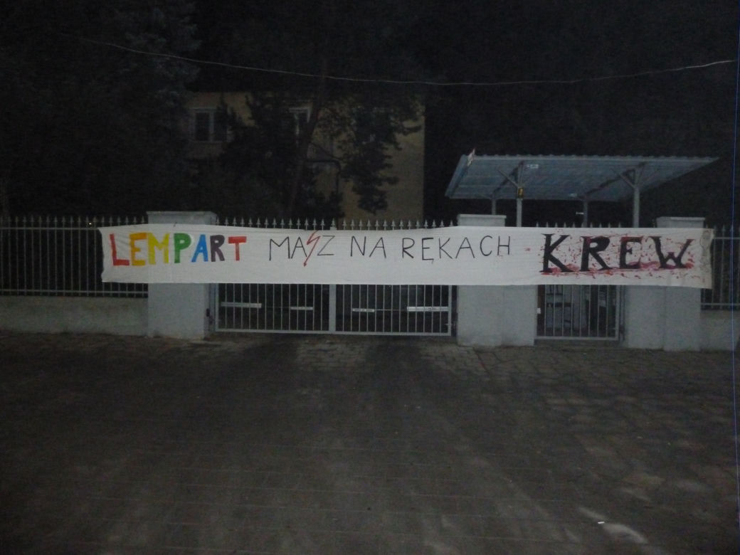 Wrocław. OHYDNY napis na płocie: "Lempart masz na rękach krew" 