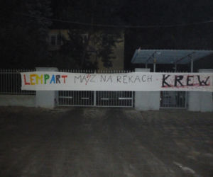 Wrocław. OHYDNY napis na płocie: Lempart masz na rękach krew 
