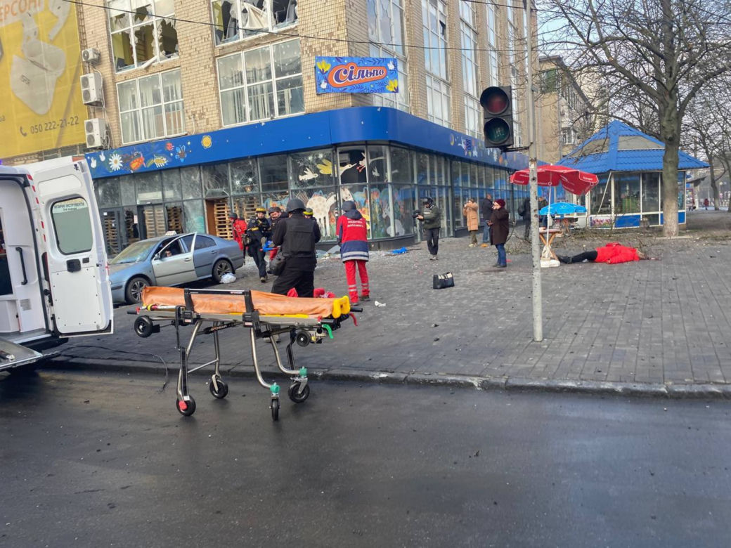 Ukraina. Ostrzał Chersonia 24 grudnia