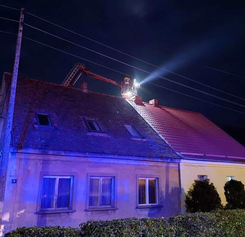 Akcja strażaków w Cybince. Pożar mógł objąć cały budynek