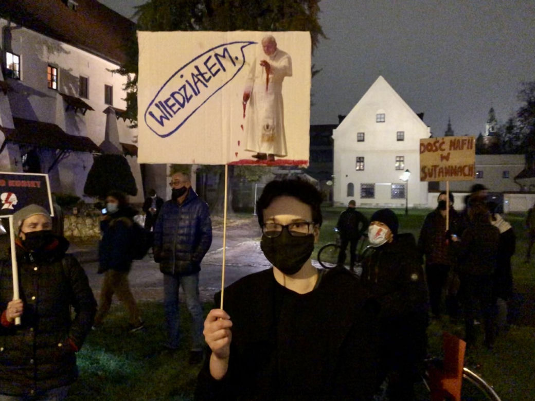 Protest przeciwko kardynałowi Stanisławowi Dziwiszowi w Krakowie