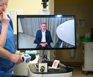 Polscy lekarze z Chin zoperaowali pacjentów w Warszawie. To pierwsze w historii operacje telerobotyczne na taką odległość