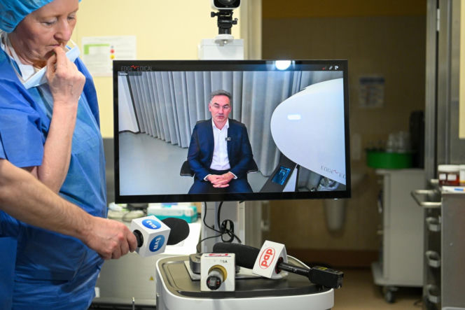 Polscy lekarze z Chin zoperaowali pacjentów w Warszawie. To pierwsze w historii operacje telerobotyczne na taką odległość