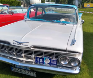 15. Białostocki Rajd Moto Retro. Wystawa samochodów przed Galerią Jurowiecką [ZDJĘCIA]
