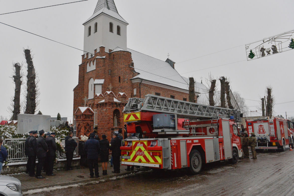Tłumy na pogrzebie Eweliny, która zginęła jadąc na akcję ze strażakami