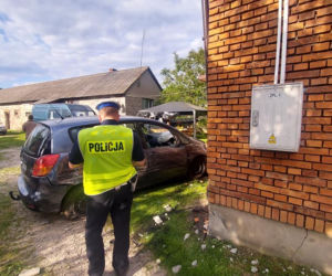 Groźny wypadek! Pijany kierowca wjechał na podwórko, gdzie bawiły się dzieci. Ranny 11-letni chłopiec