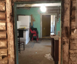 Remont drewnianej chaty w Bełdnie