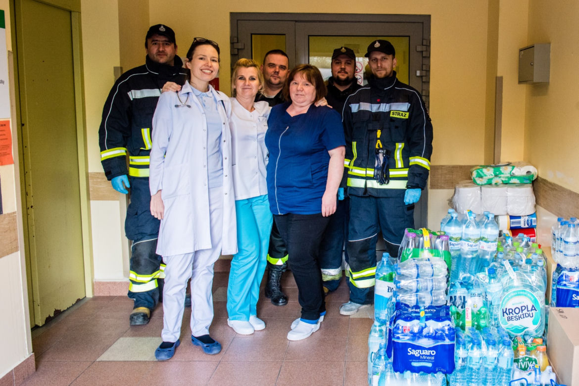 Strażacy w OSP Banino dostarczają sprzęt do szpitali w Gdańsku