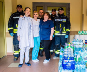 Strażacy w OSP Banino dostarczają sprzęt do szpitali w Gdańsku