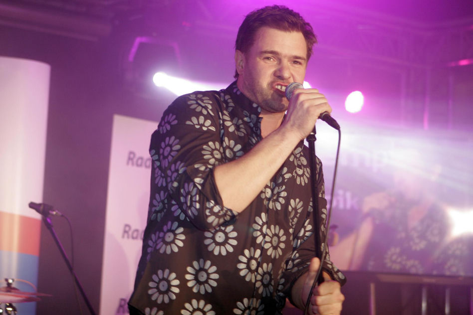 Tomasz Karolak na archiwalnych zdjęciach. Tak wyglądał na początku kariery