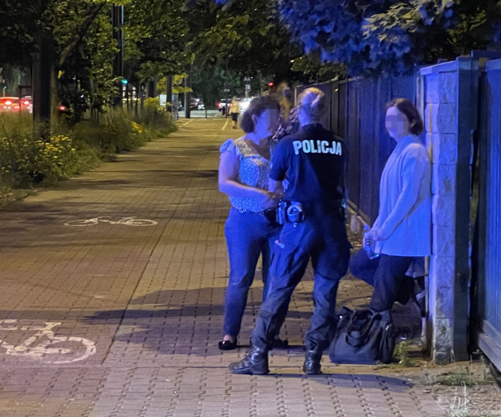 Furiat na dwóch kółkach. Rowerzysta uderzył kobietę na chodniku