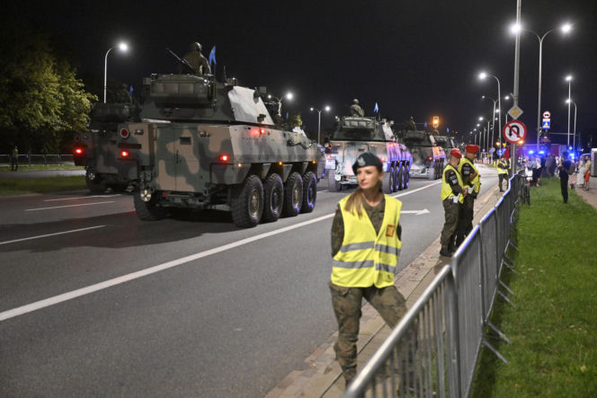 Nocna próba defilady wojskowej w Warszawie
