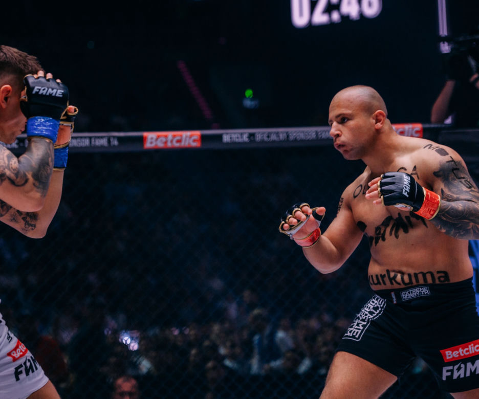 Mateusz Murański w klatce Fame MMA
